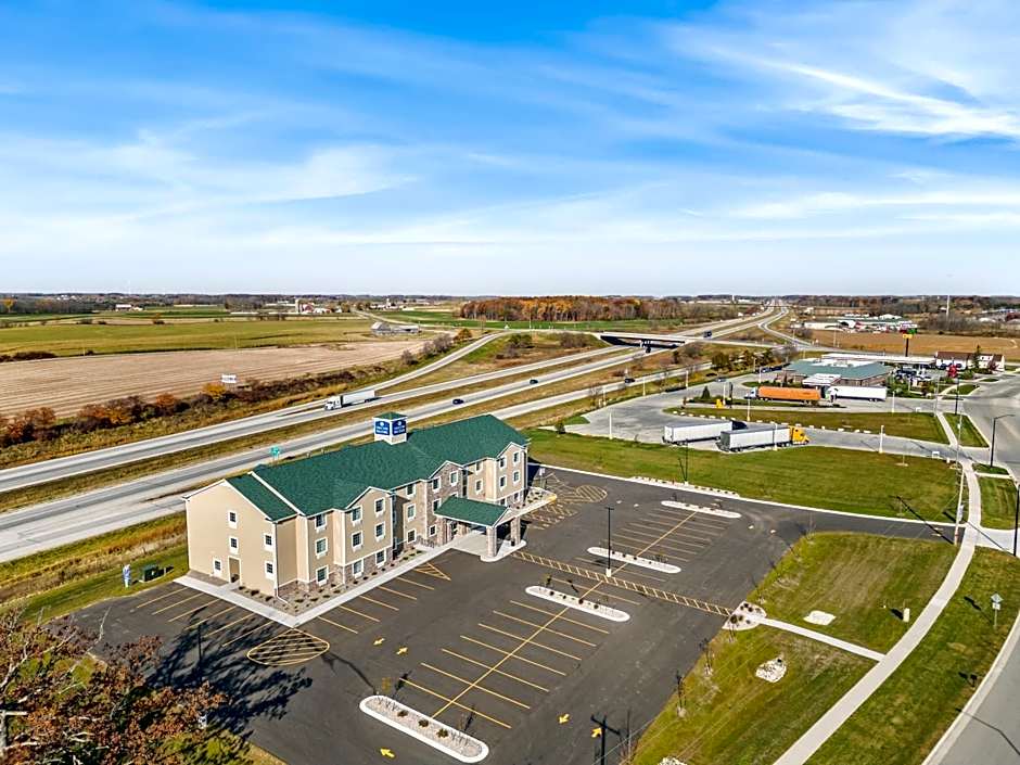 Cobblestone Hotel & Suites Denmark - Green Bay