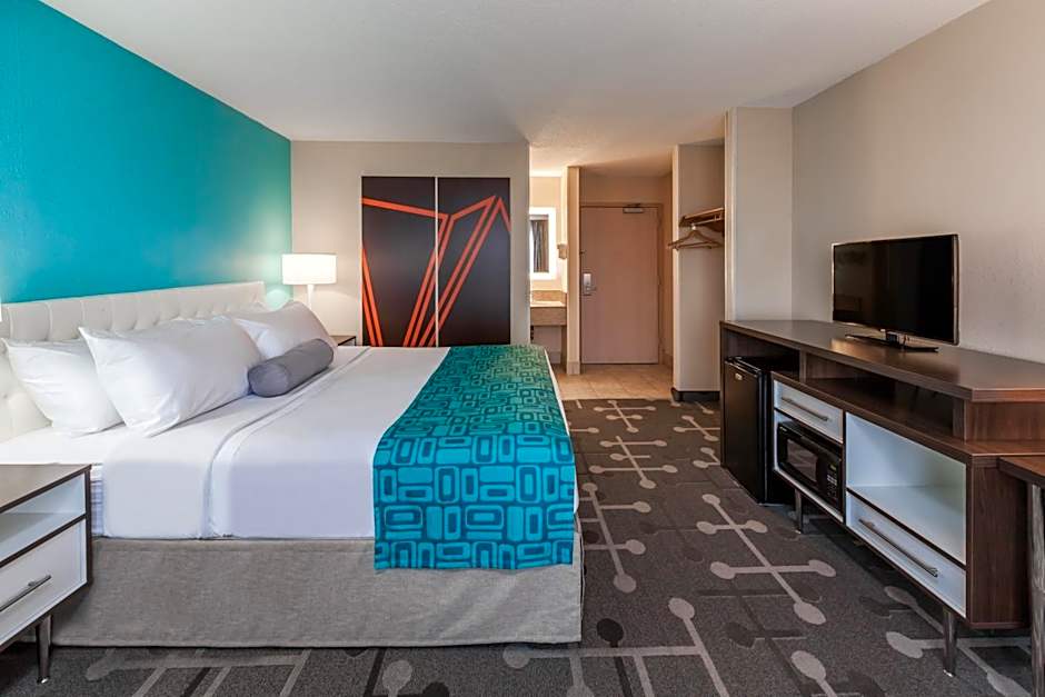 Howard Johnson by Wyndham Romulus Detroit Metro Airport