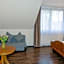 Private Rooms with Free Parking & 24h Self Check-in