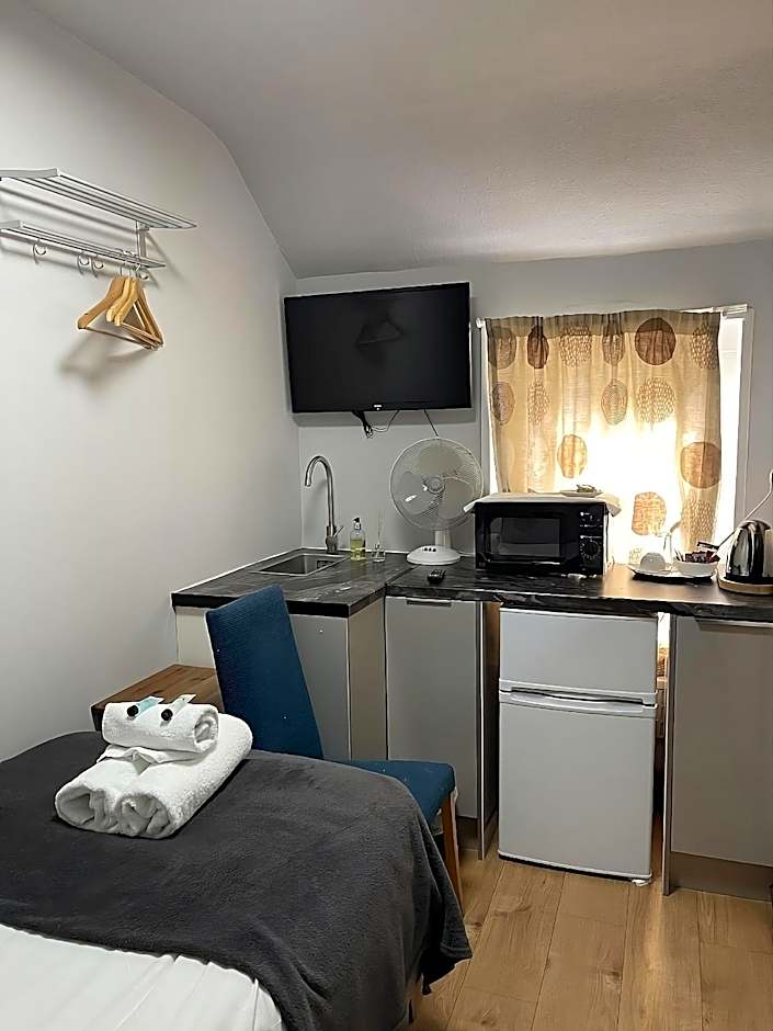 Hollybush Guest House