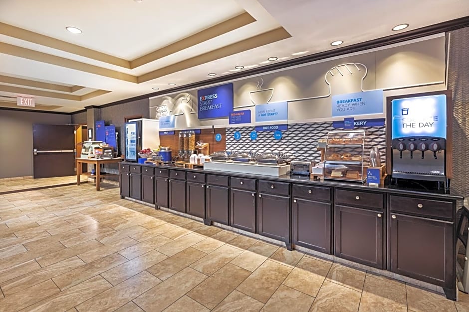 Holiday Inn Express Hotel & Suites Floresville, an IHG Hotel