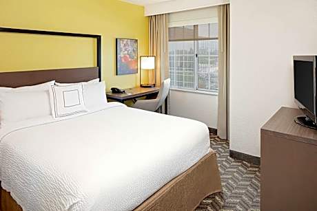 2 Bedroom 2 Queen Suite, 2 Bedroom Suite, Bedroom 1: 1 Queen, Bedroom 2: 1 Queen, Sofa Bed