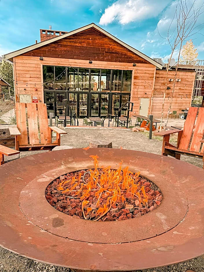 Trailhead Lodge