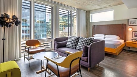 Junior Suite, 1 King, City view