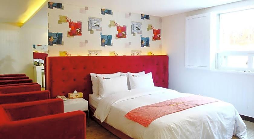Q Hotel