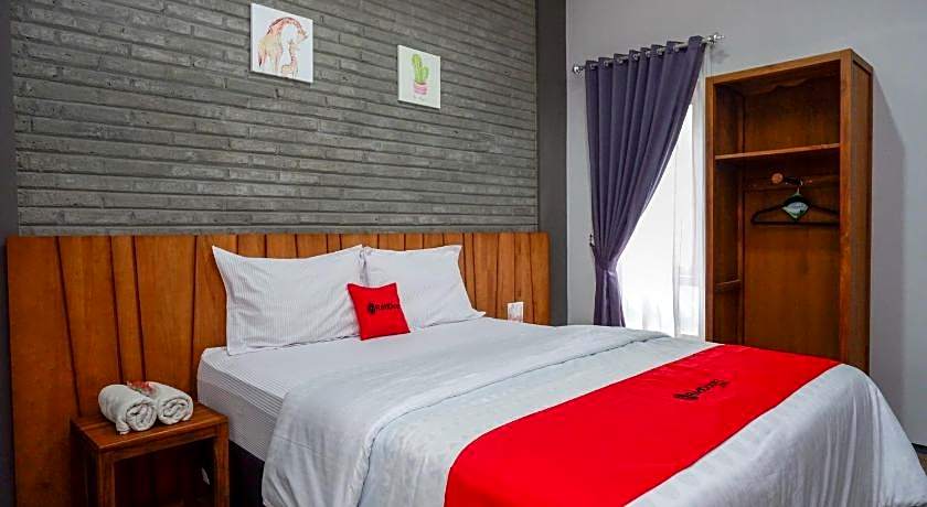 RedDoorz near XT Square 4