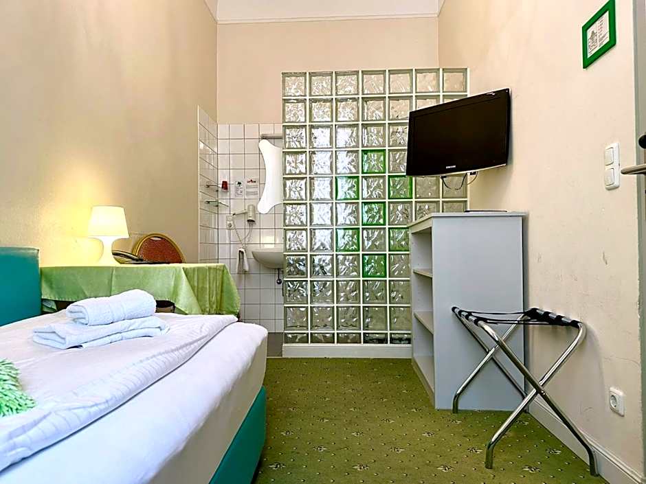 Very Central, 5 min to city center, Self Check In