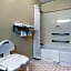 Econo Lodge Inn & Suites Forest