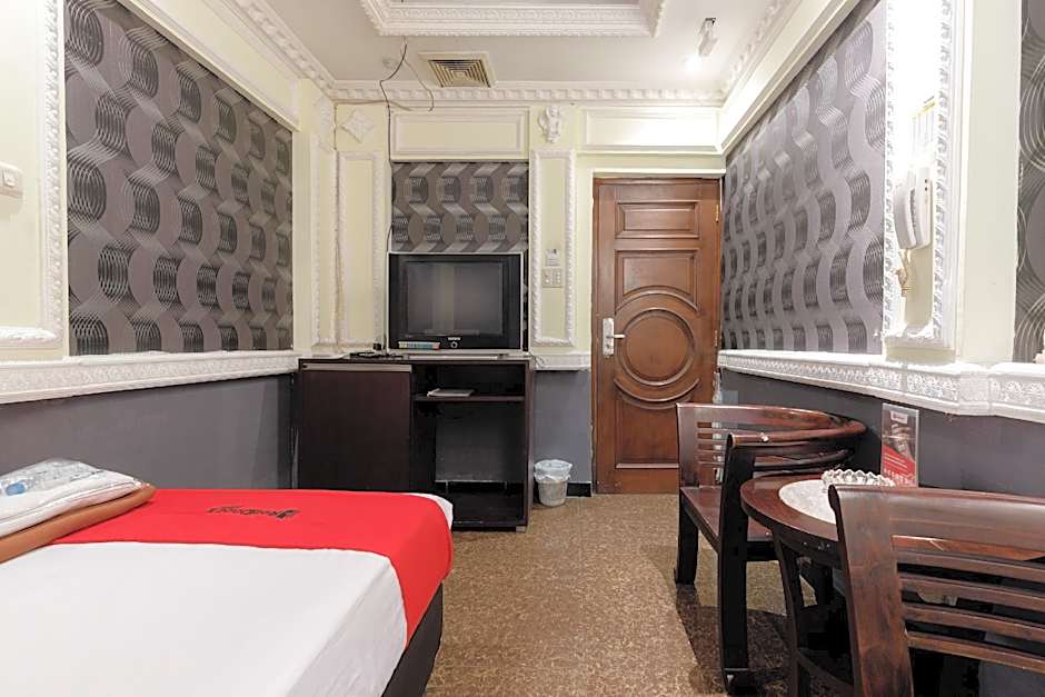 RedDoorz Plus near Simpang Tiga Tritayasa Cilegon