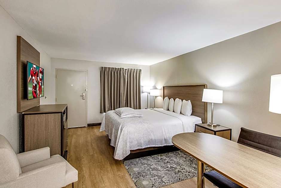 Red Roof PLUS+ Dallas - Addison