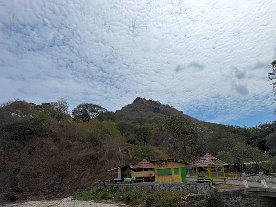 Sumbawa Maluk Homestay Kost tika