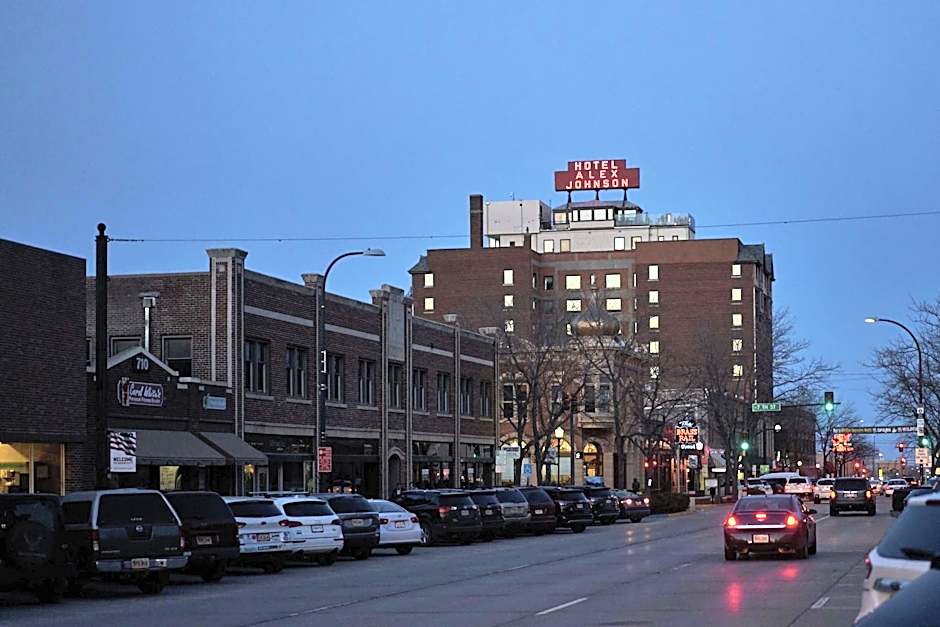 Hotel Alex Johnson Rapid City, Curio Collection by Hilton