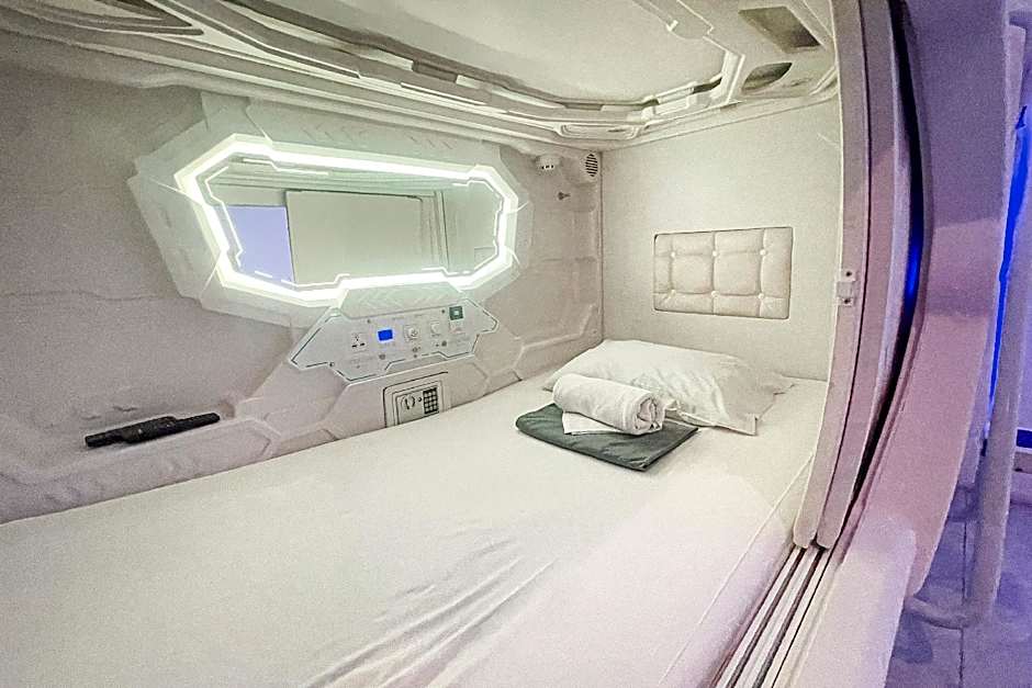 Hotel Capsule by RedDoorz