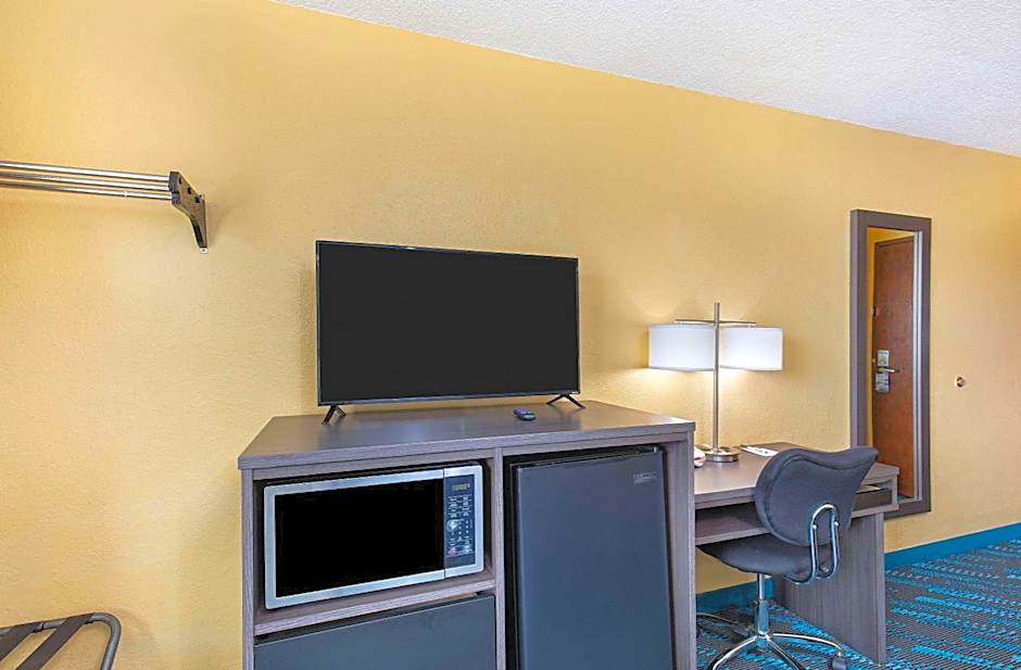Super 8 by Wyndham Somerset