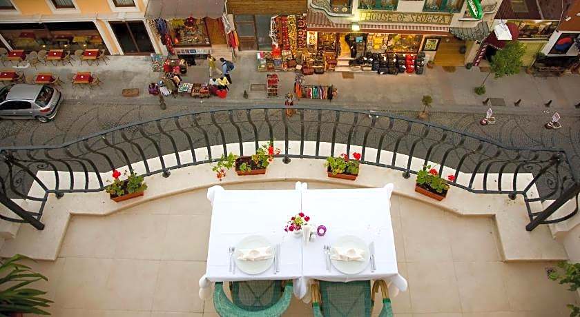 GLK PREMIER Regency Suites & Spa