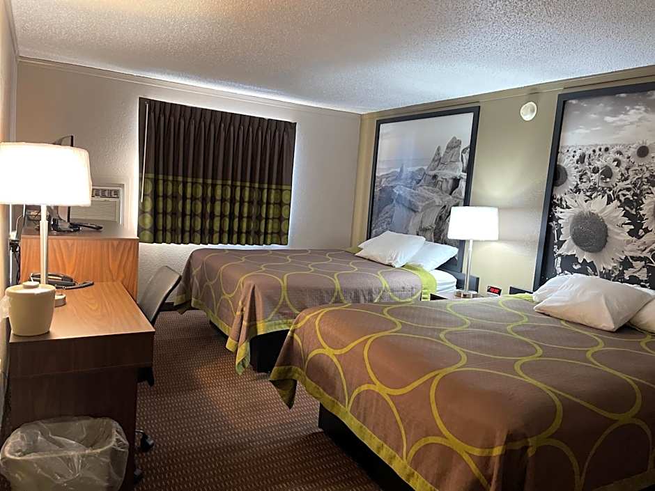 Super 8 by Wyndham Bismarck