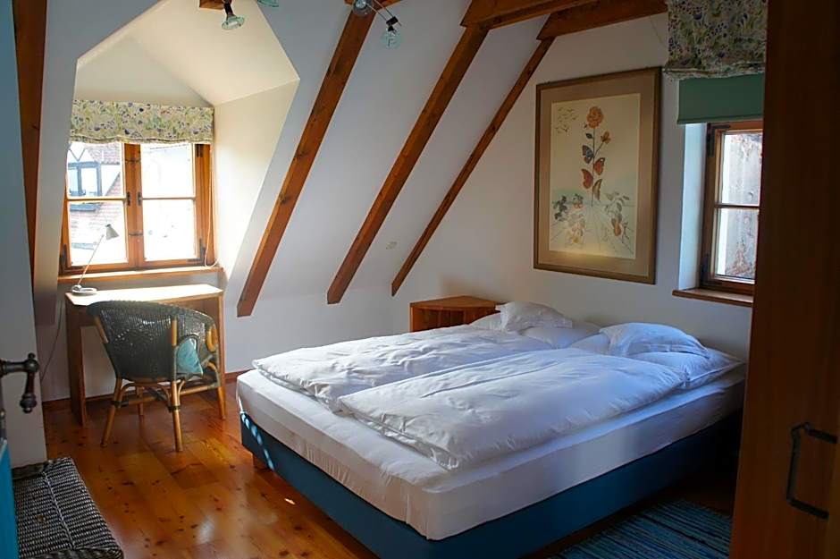 Photo 1 of 5 of 1 Queen Bed