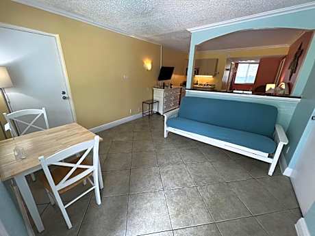 Deluxe King Suite