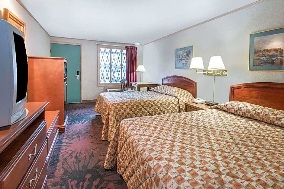 Knights Inn Canton
