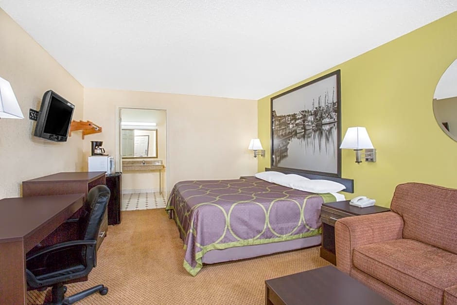 Super 8 by Wyndham Sumter