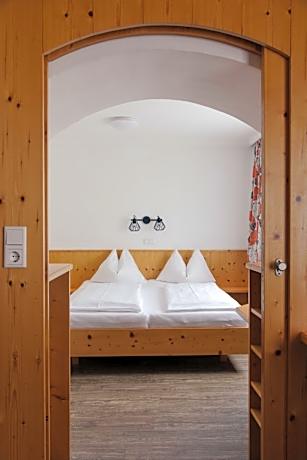 Quintuple Room