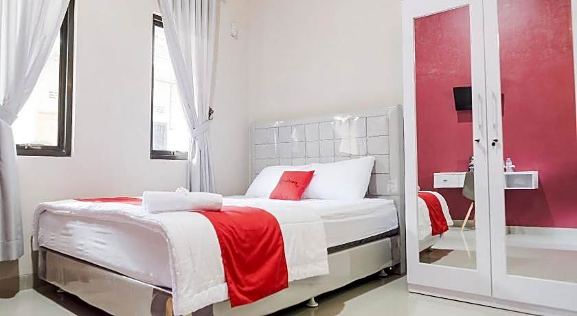 RedDoorz Syariah near Hajimena Lampung