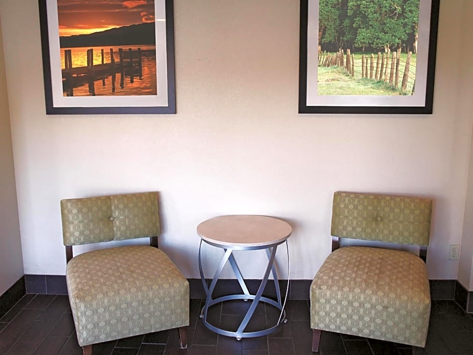 La Quinta Inn & Suites by Wyndham Sandusky