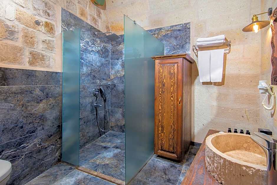 Cappa Via Cave Hotel