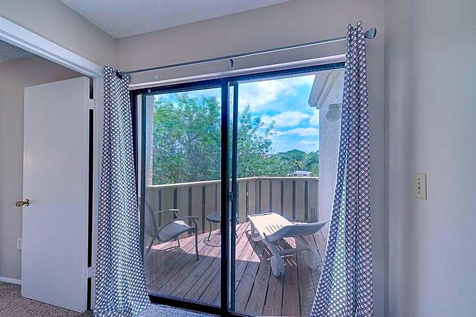 Siesta Key Beach - 2 Bedroom - 3 Beds - 3 Bathroom Duplex with Heated Swimming Pool