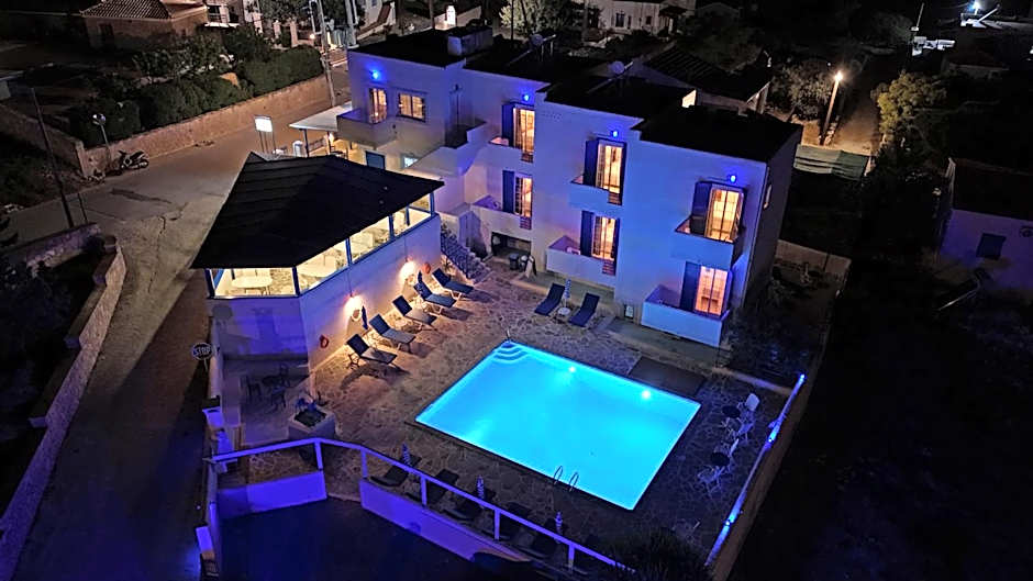 Blue Dolphin Studios and Apartment