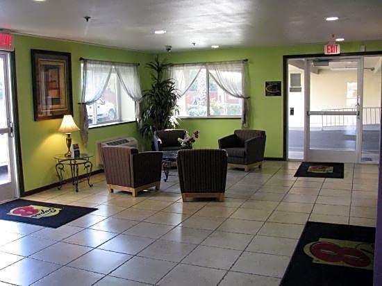 Super 8 by Wyndham Sacramento