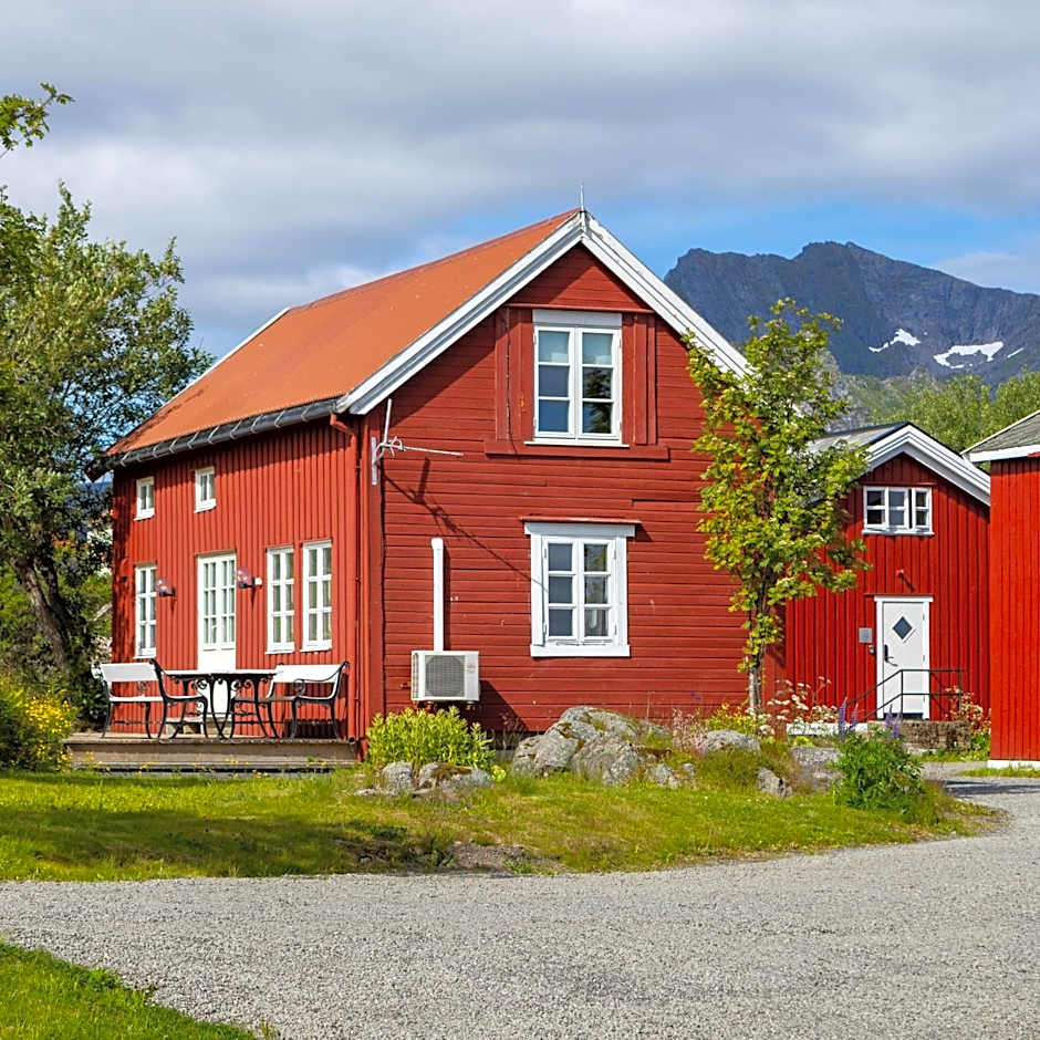 Astra Village - Waterfront Rorbu Cabins in Lofoten