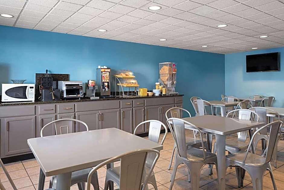Days Inn by Wyndham Neenah