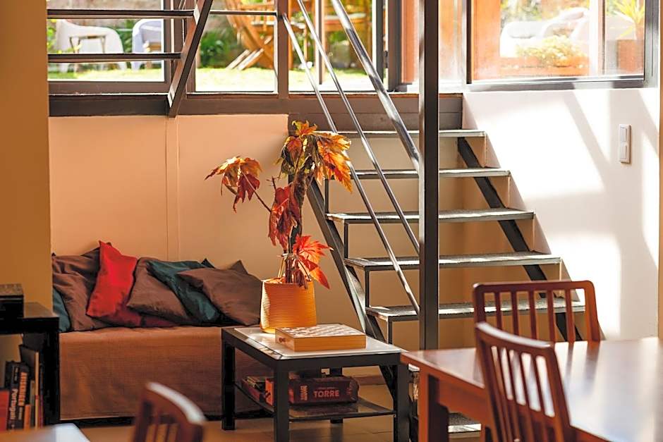 Peach Hostel & Suites