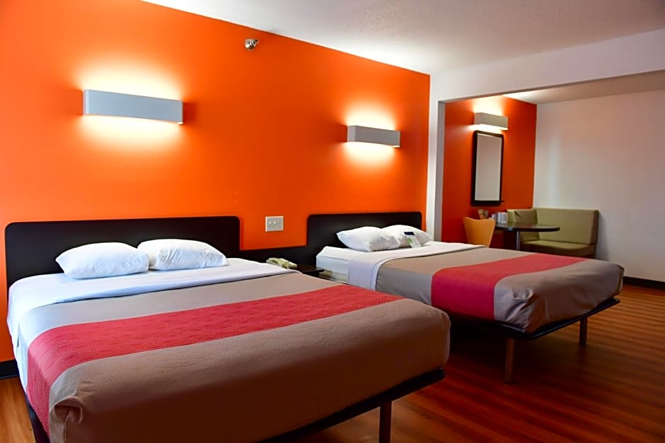 Motel 6 Lincoln, NE