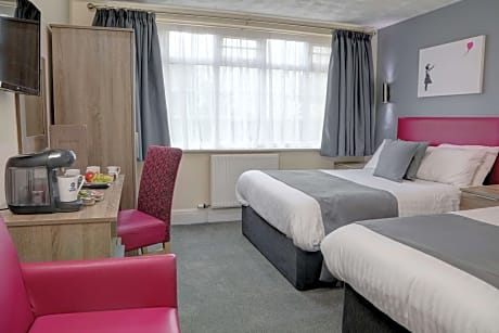 FAMILY, 1 DOUBLE AND 1 SINGLE BED