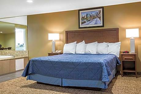 King Suite with Spa Bath - Non-Smoking