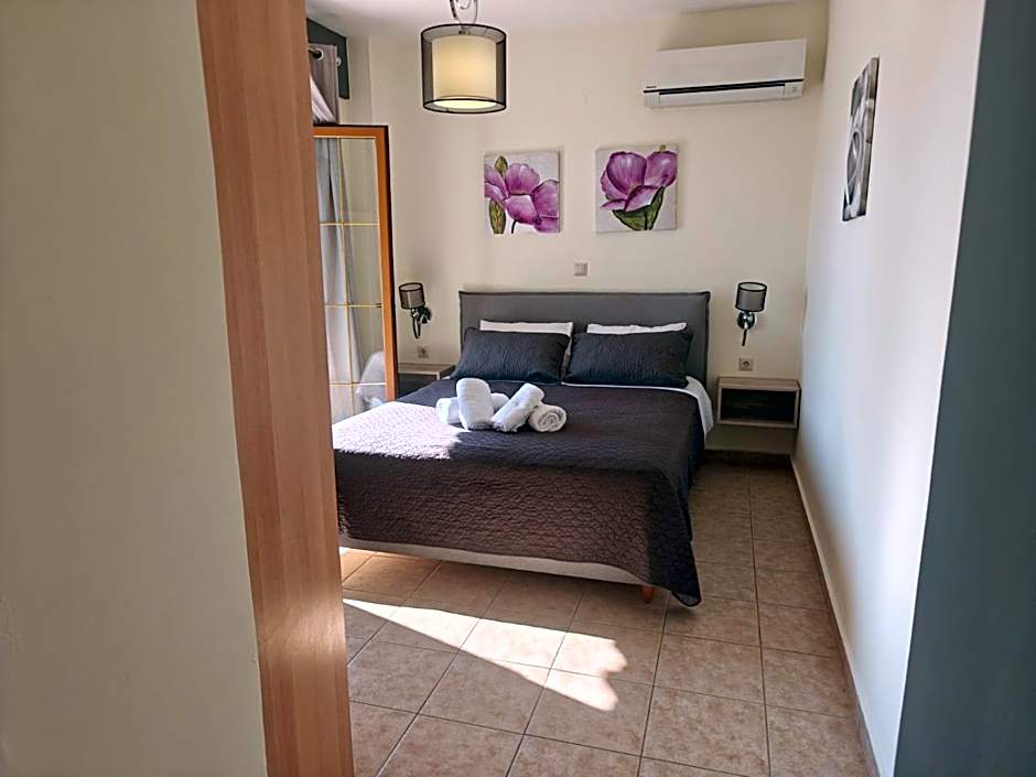 Helen's Studios & Apartments