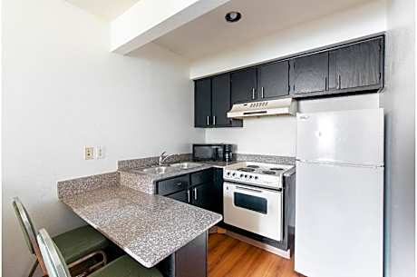Premium King Bed with Kitchenette Smoking