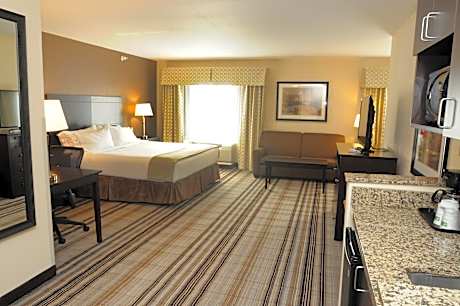 1 King Bed Suite Comm Access Tub