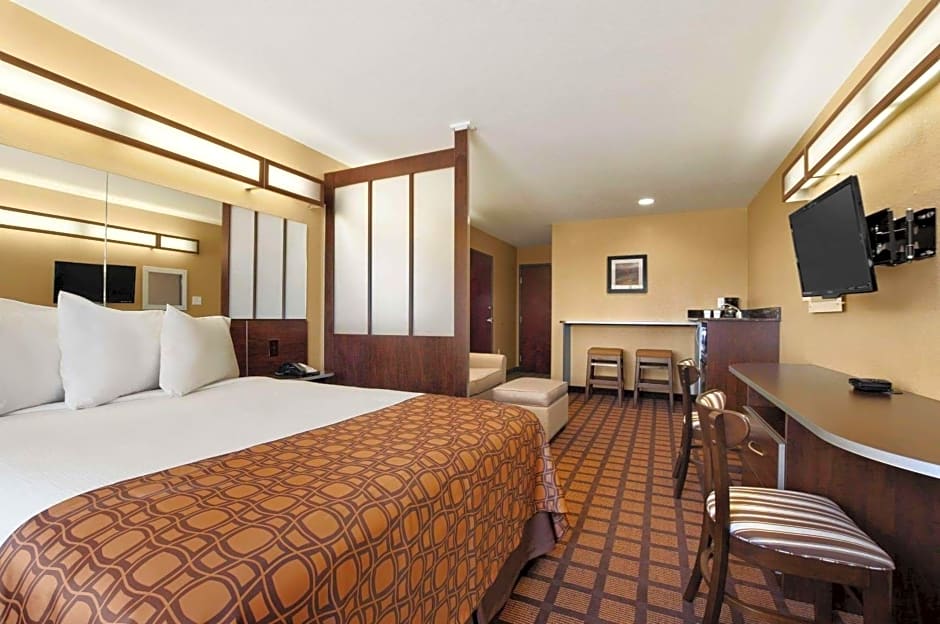 Microtel Inn & Suites Gonzales TX
