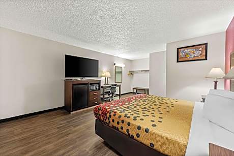 1 King Bed Nonsmoking