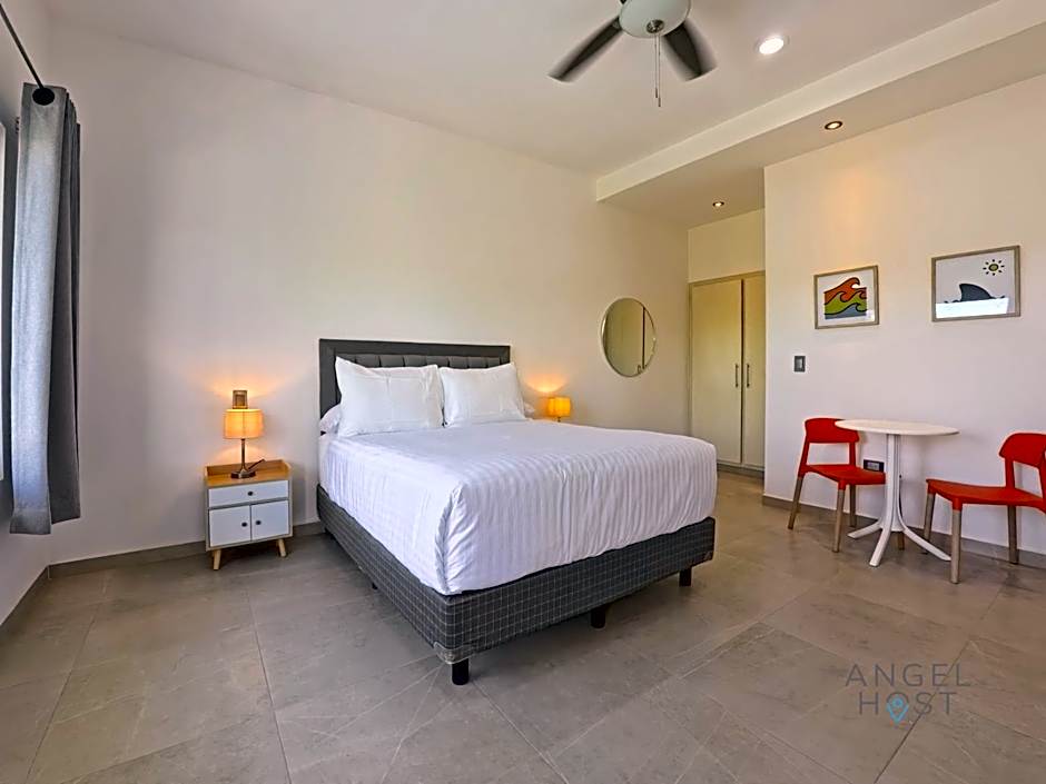 Commercial Zone Studios, Pool, BBQ and Beach 7 Blocks