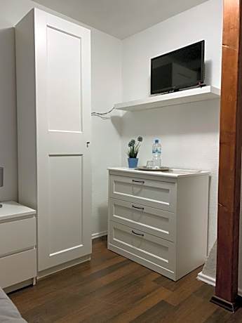 Single Room with Private External Bathroom
