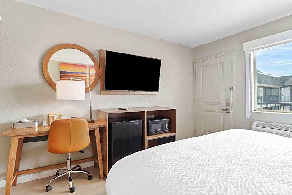 Clarion Pointe Ridgecrest Near China Lake Naval Station