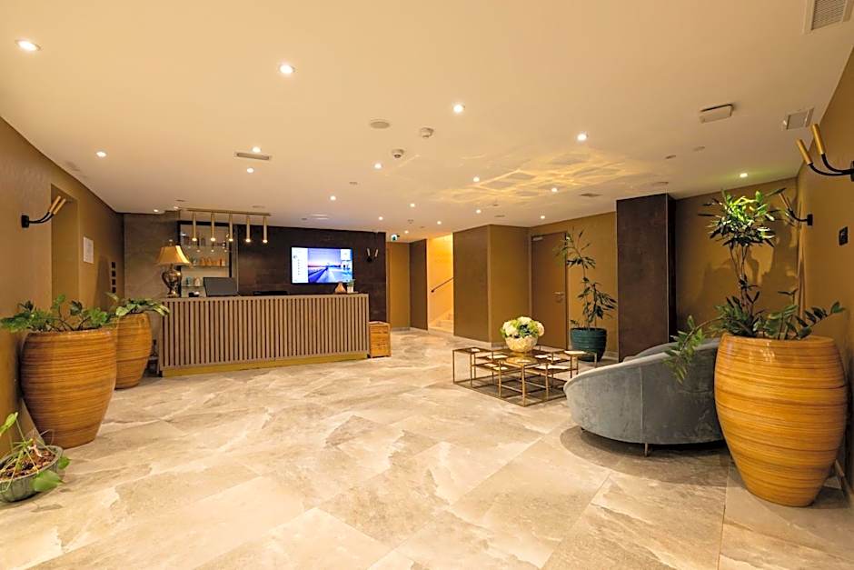 Royal Ariston Hotel