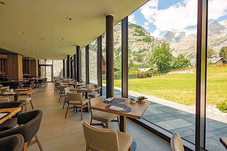 Grand Hotel Courmayeur Mont Blanc, by R Collection Hotels