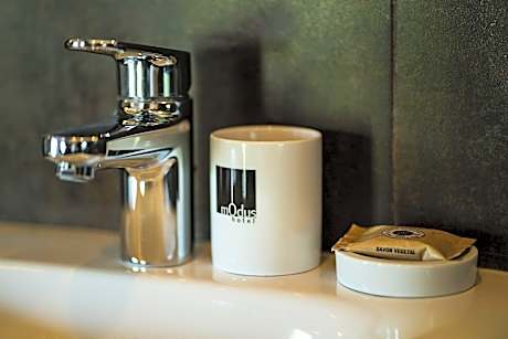 Small Suite (Free Safe, Free Fitness & Sauna) (1 Queen Bed)