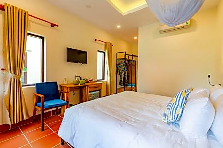 Bungalow with Garden View