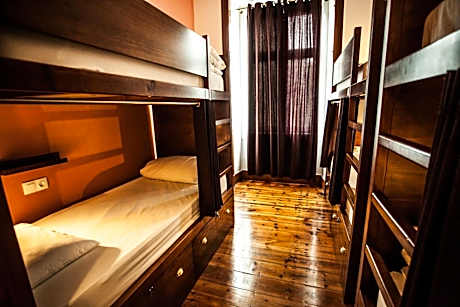Bed in 6-Bed Mixed Dormitory Room